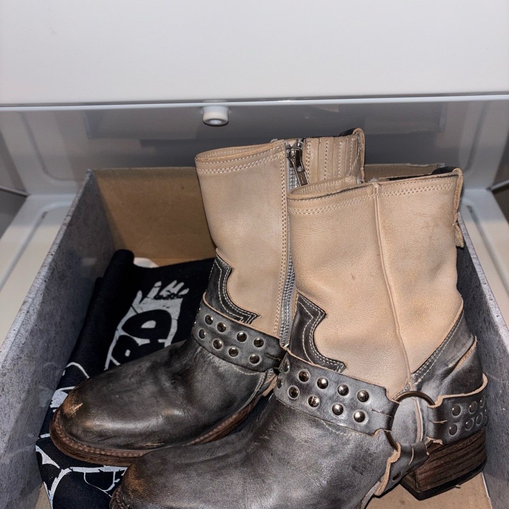 Freebird Two-Tone Ankle Boots - Gray and Tan - Picture 3 of 6